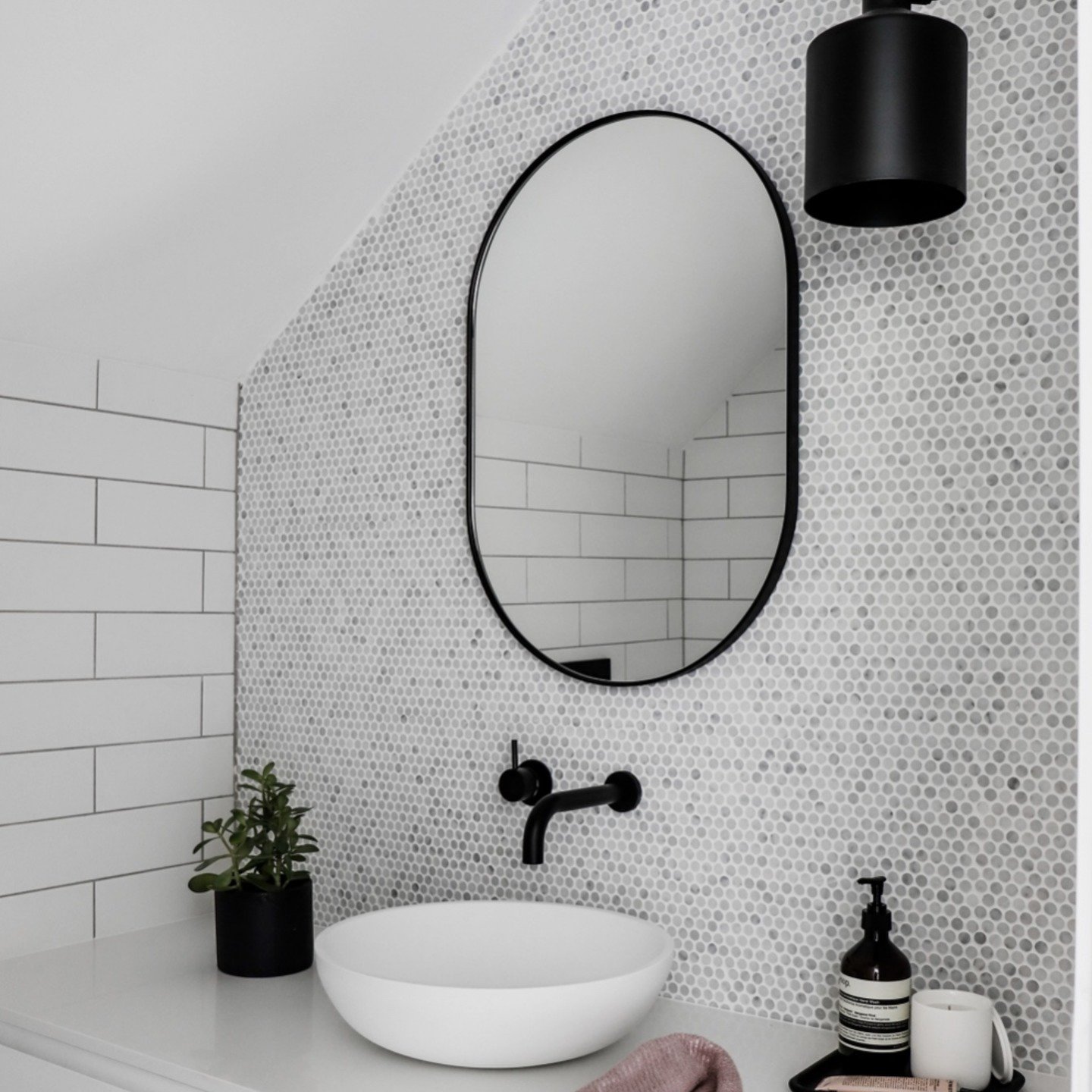 BE MATT BLACK OVAL MIRROR 80X50CM