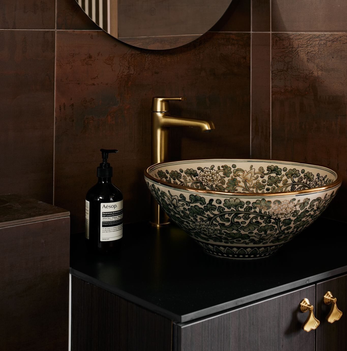 SC VT GOLD HANDMADE BASIN COLLECTION 01