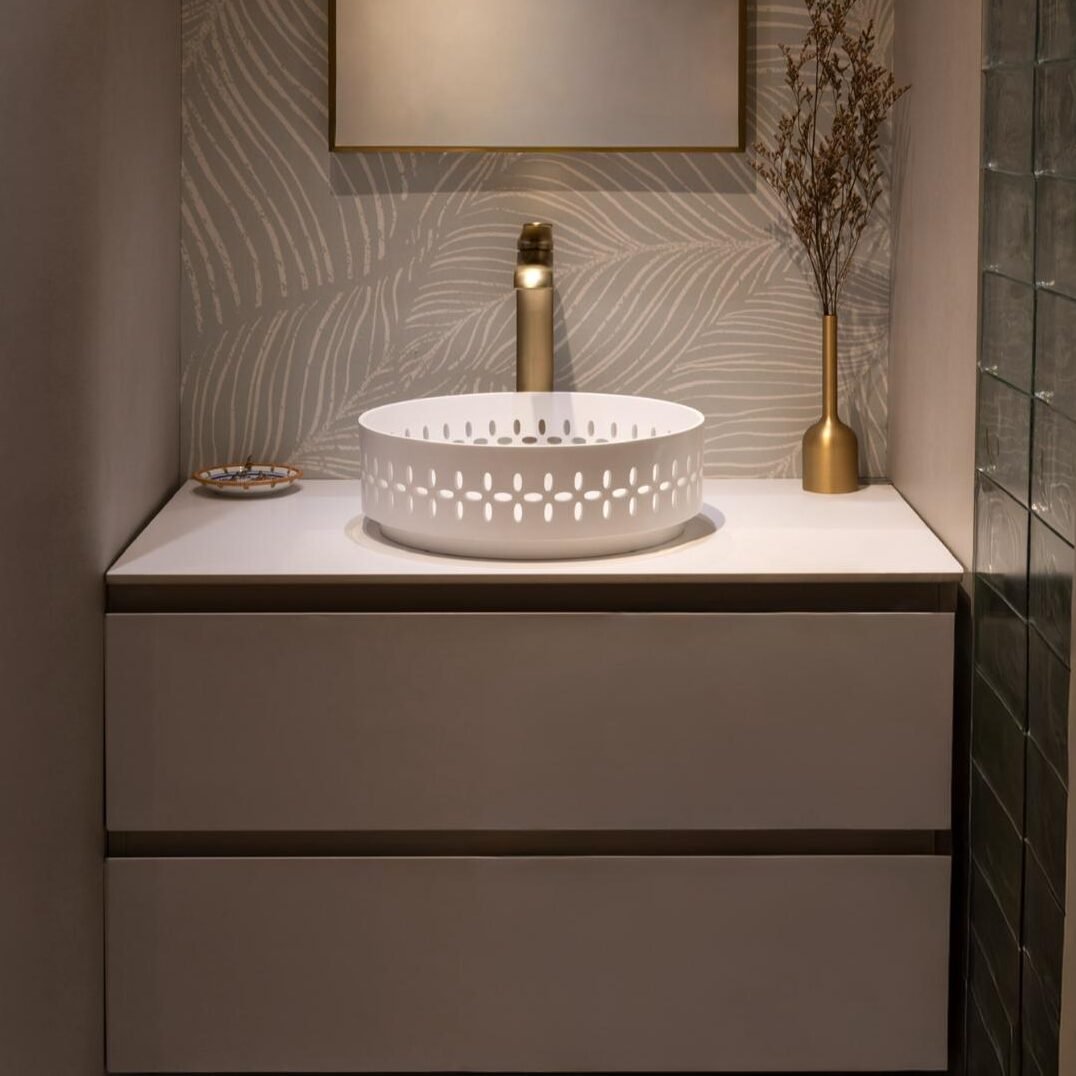 CUSTOMIZABLE STAINLESS STEEL BASIN CABINET